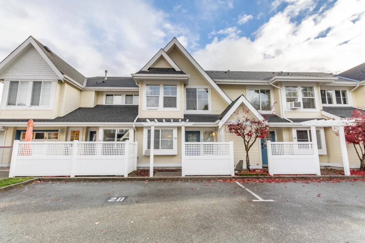 Family Room Photo of 28 23560 119 Avenue, Maple Ridge, BC