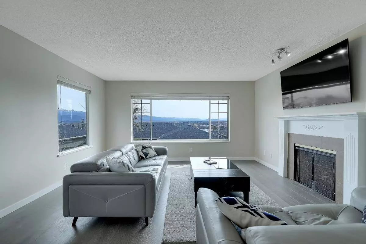 Family Room Photo of 208 1140 Castle Crescent, Port Coquitlam, BC