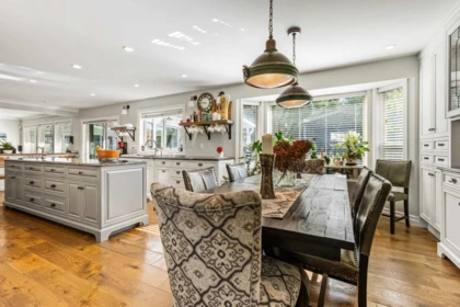 Kitchen Island Photo of 2482 Sunnyside View, Abbotsford, BC