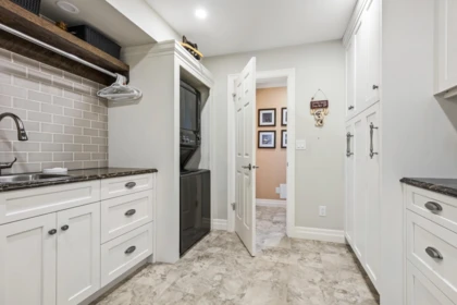 Powder Room Photo of 2482 Sunnyside View, Abbotsford, BC