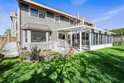 Swimming Pool Photo of 2482 Sunnyside View, Abbotsford, BC