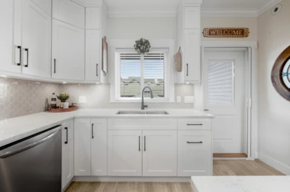 Kitchen Island Photo of 8689 Cedar Street, Mission, BC