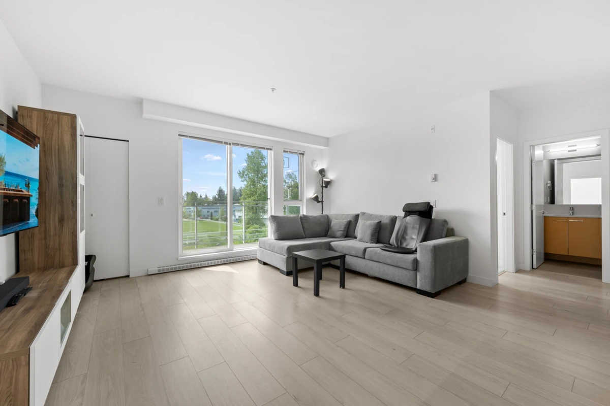 Family Room Photo of 413 10581 140 Street, Surrey, BC