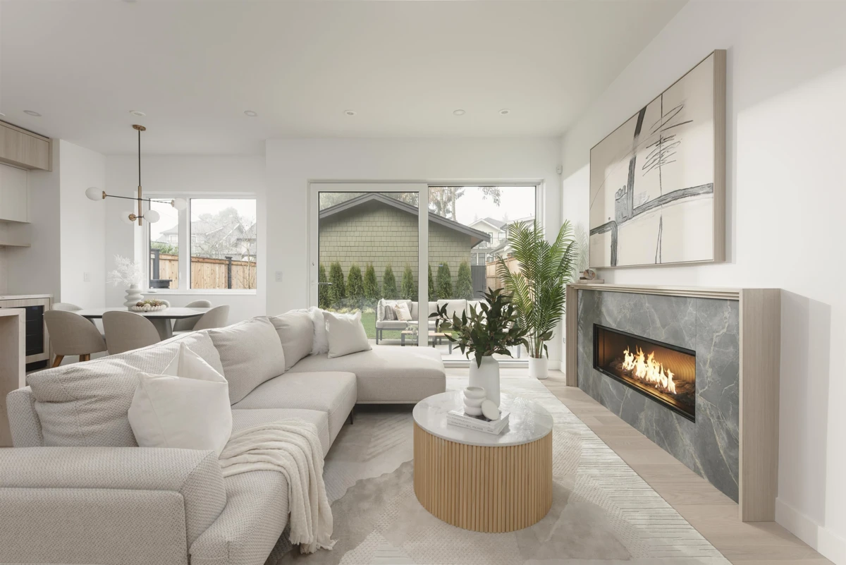 Living Room Photo of 2 2755 W 11th Avenue, Vancouver, BC