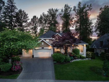 Fitness Center Photo Near 3733 Devonshire Drive, Surrey, BC