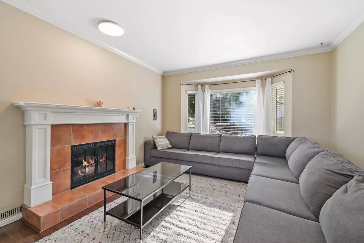 Dining Area Photo of 6960 143a Street, Surrey, BC