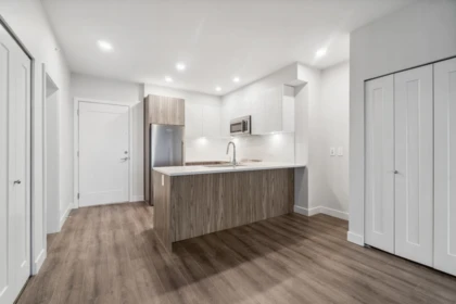 403 5535 Hastings Street, Burnaby, BC, Burnaby — Apartment/Condo for sale