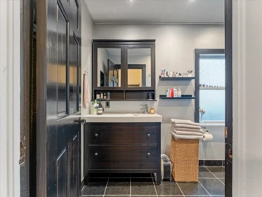 Primary Bathroom Photo of 1016 TENTH AVENUE, New Westminster BC V3M 3H6