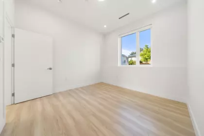 Hot Tub / Spa Photo of 1 3583 Haida Street, Vancouver, BC