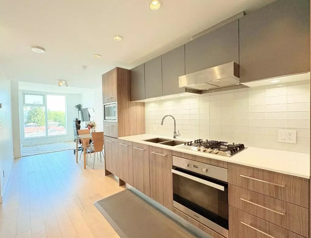 Dining Area Photo of 522 2220 Kingsway, Vancouver, BC