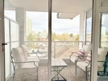 Breakfast Nook Photo of 522 2220 Kingsway, Vancouver, BC
