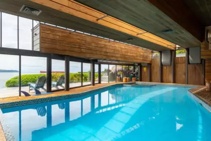 Entry Foyer Photo of 4036 Marine Drive, West Vancouver, BC