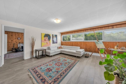 Entry Foyer Photo of 1230 Queens Avenue, West Vancouver, BC