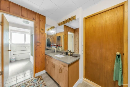 Mudroom Photo of 1230 Queens Avenue, West Vancouver, BC