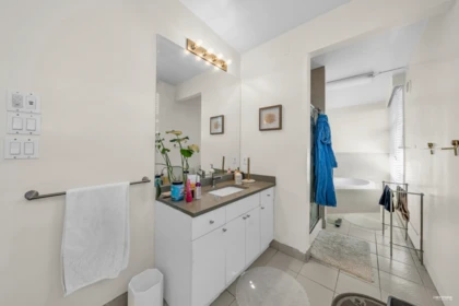 Office / Den Photo of 1230 Queens Avenue, West Vancouver, BC