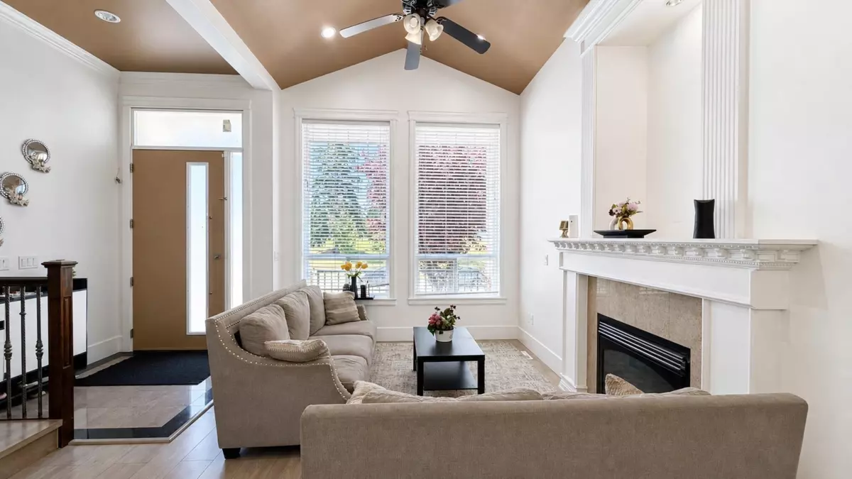 Dining Area Photo of 12579 66 Avenue, Surrey, BC