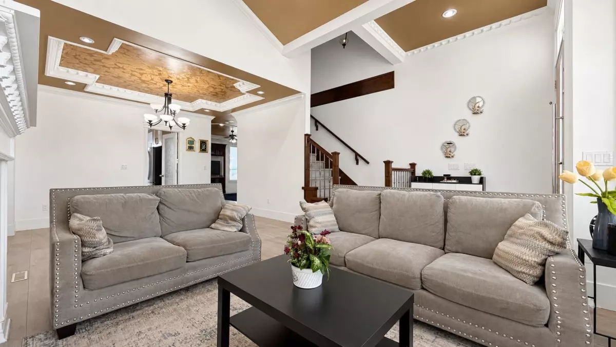 Living Room Photo of 12579 66 Avenue, Surrey, BC