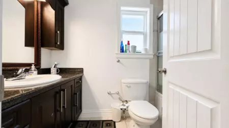 Entry Foyer Photo of 12579 66 Avenue, Surrey, BC