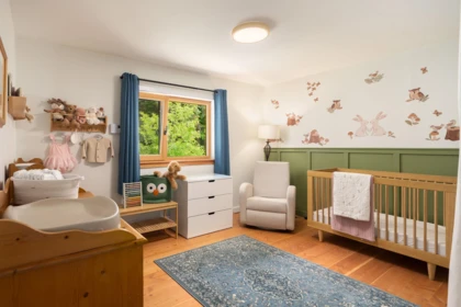 Laundry Room Photo of 1569 Whitesails Drive, Bowen Island, BC
