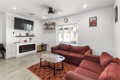 Basement Recreation Room Photo of 5 45608 Bernard Avenue, Chilliwack, BC
