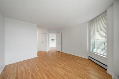 Bedroom 3 Photo of 303 15466 North Bluff Road, White Rock, BC