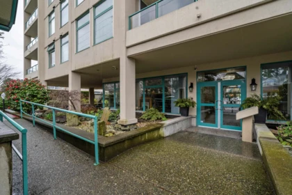 303 15466 North Bluff Road, White Rock, BC, White Rock — Apartment/Condo for sale