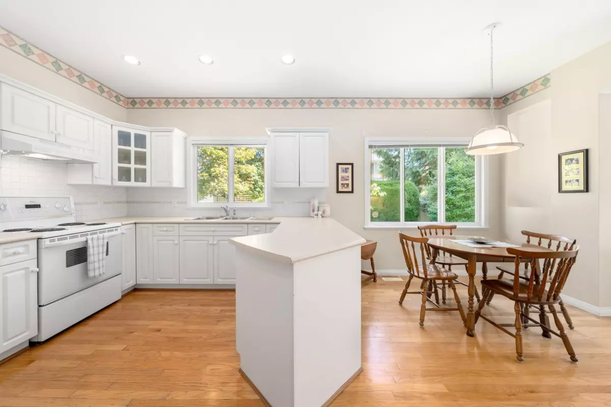Dining Area Photo of 3 1881 144 Street, Surrey, BC