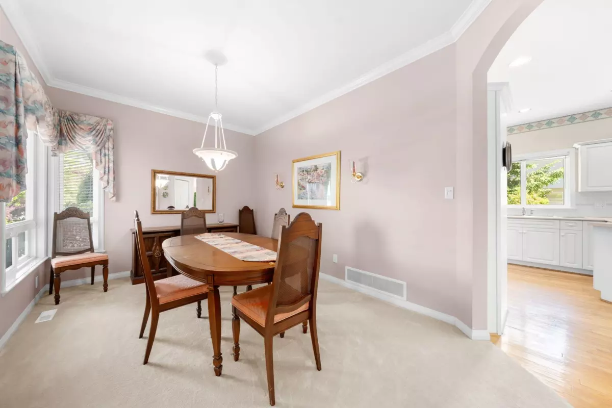 Living Room Photo of 3 1881 144 Street, Surrey, BC