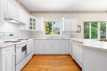 Kitchen Island Photo of 3 1881 144 Street, Surrey, BC