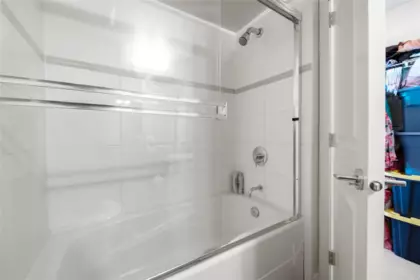Guest Bathroom Photo of 806 814 Royal Avenue, New Westminster, BC