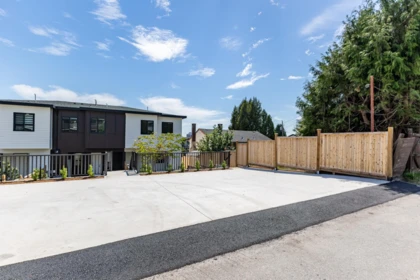 Backyard Photo of 102 957 Edgar Avenue, Coquitlam, BC