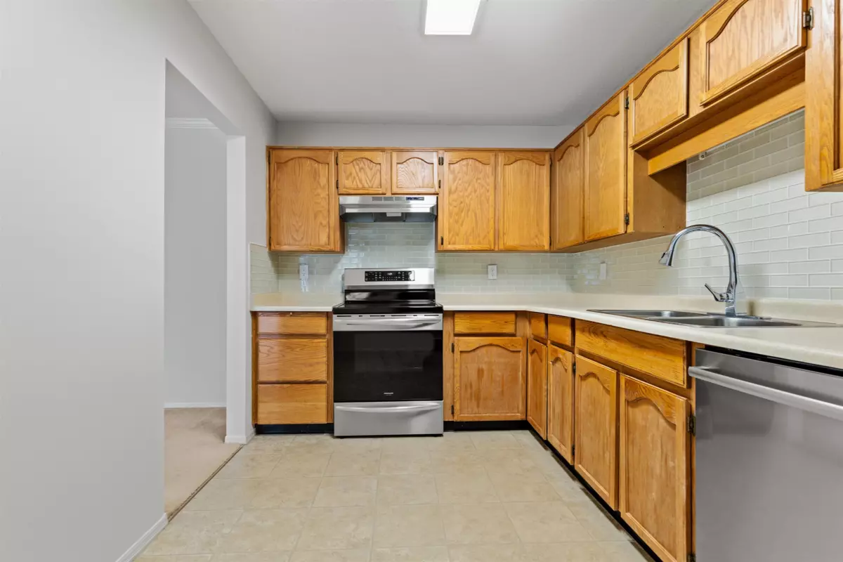 Dining Area Photo of 316 31850 Union Avenue, Abbotsford, BC