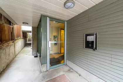 403 3939 Hastings Street, Burnaby, BC, Burnaby — Apartment/Condo for sale