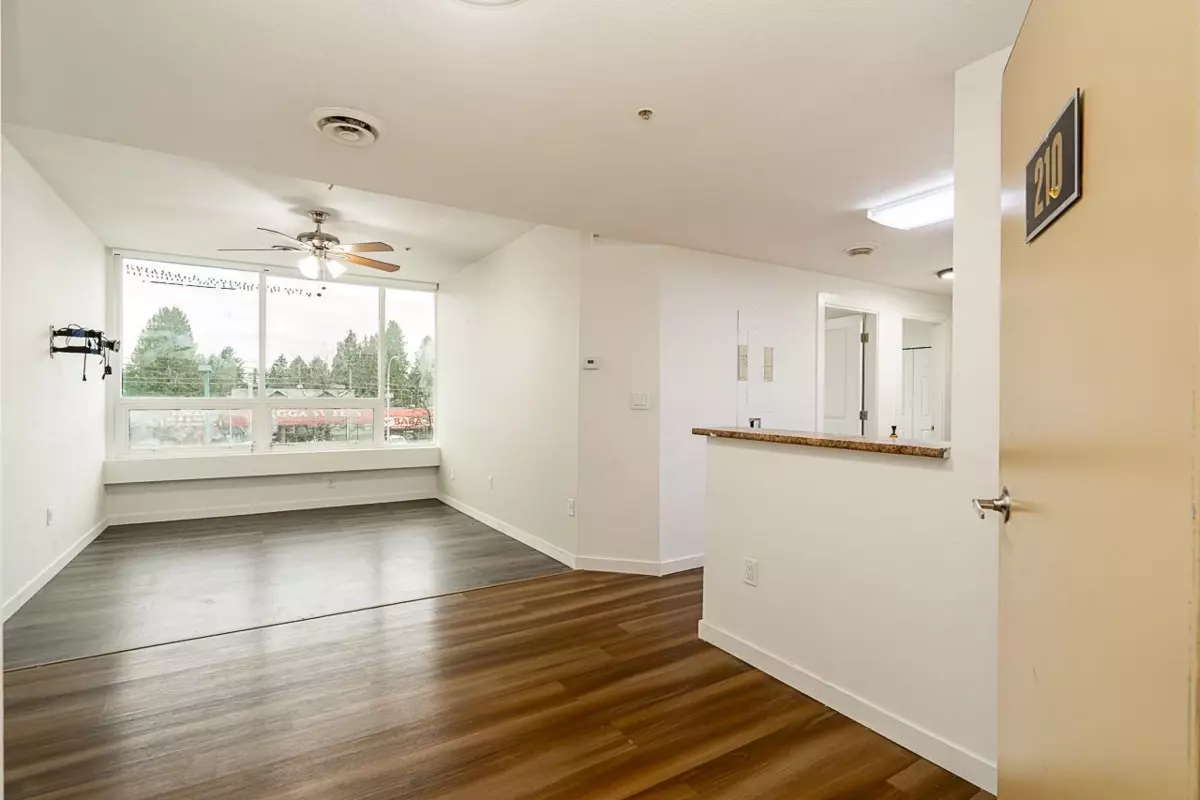 Family Room Photo of 210 9278 120 Street, Surrey, BC