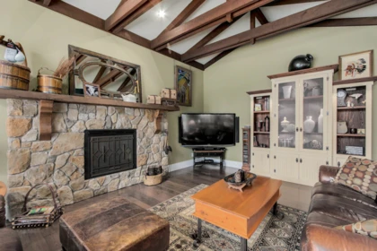 Kitchen Island Photo of 8760 Fairdell Crescent, Richmond, BC