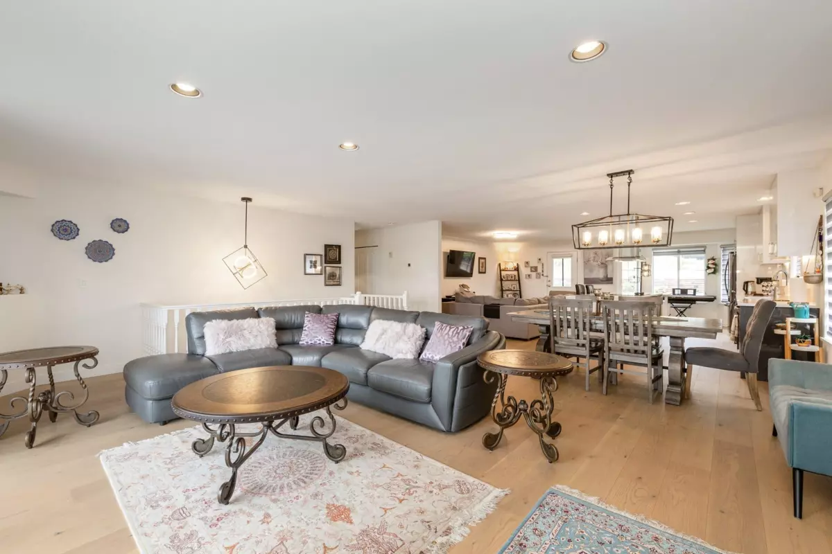 Dining Area Photo of 2635 Panorama Drive, Coquitlam, BC