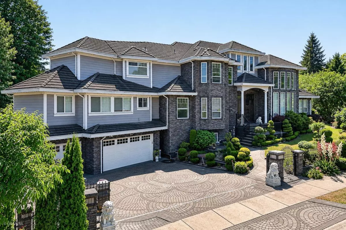 Living Room Photo of 16452 93a Avenue, Surrey, BC