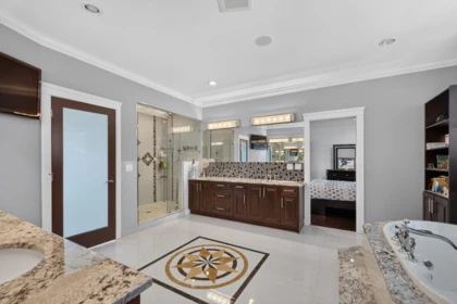 Entry Foyer Photo of 16452 93a Avenue, Surrey, BC