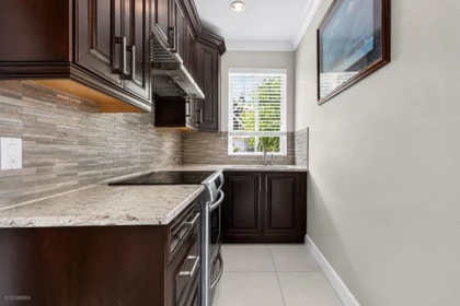 Walk-In Closet Photo of 16452 93a Avenue, Surrey, BC
