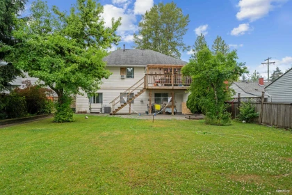 Front Yard Photo of 12142 227 Street, Maple Ridge, BC