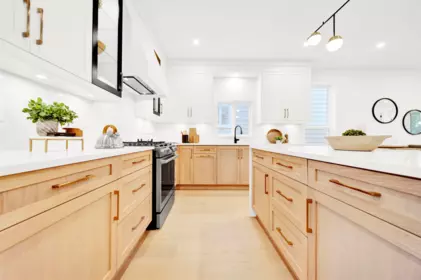 Kitchen Island Photo of 16477 20 Avenue, Surrey, BC