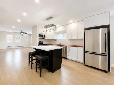 Kitchen Island Photo of 33625 Ferndale Avenue, Mission, BC