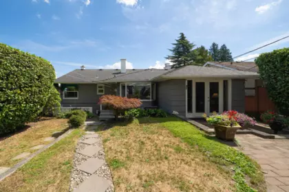 Kitchen Photo of 335 Churchill Avenue, New Westminster, BC