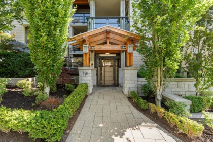 Exterior Rear Photo of 201 550 17th Street, West Vancouver, BC