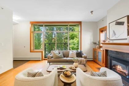 Family Room Photo of 201 550 17th Street, West Vancouver, BC