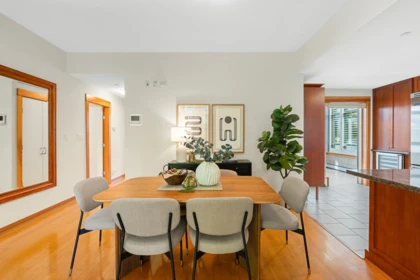 Kitchen Photo of 201 550 17th Street, West Vancouver, BC