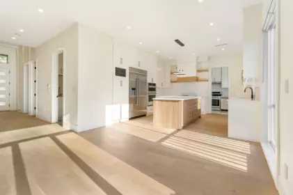 Kitchen Island Photo of 20070 27a Street, Langley, BC