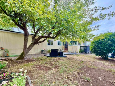 Family Room Photo of 25 4116 Browning Road, Sechelt, BC