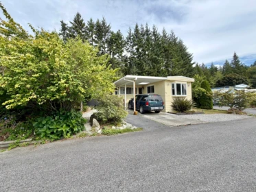 Living Room Photo of 25 4116 Browning Road, Sechelt, BC
