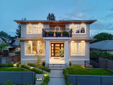 449 E 15th Street, North Vancouver, BC, North Vancouver — Single Family Residence for sale